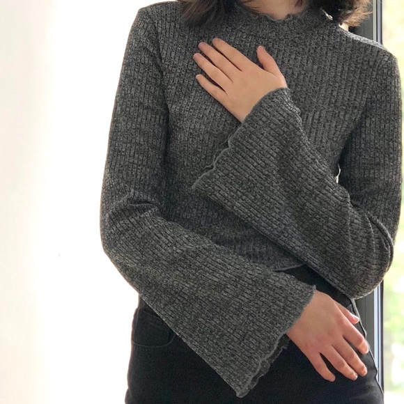 NWOT Grey Long Sleeve Crop Top - Picture 3 of 8